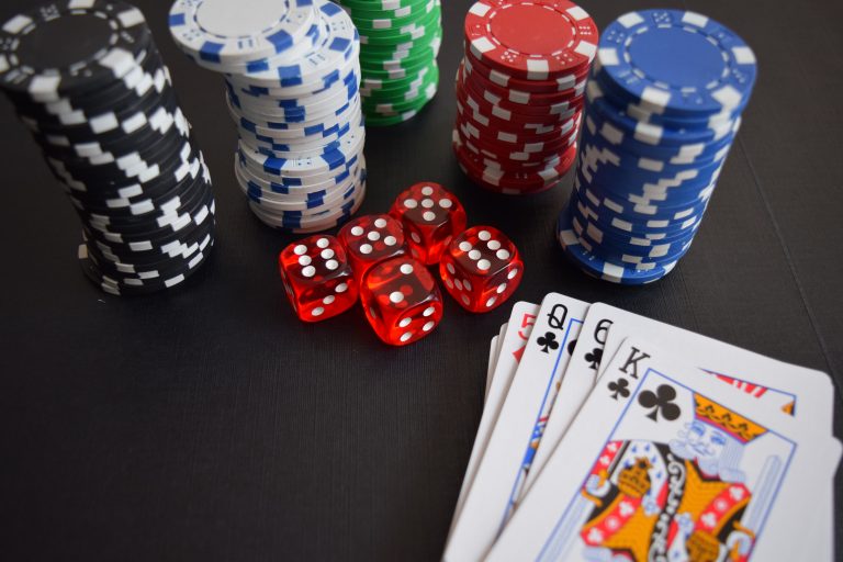 Online casinoer er stadig populære